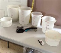 Measuring cups