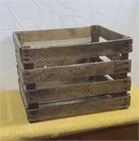 Vintage Wooden apple crate.12×17×15