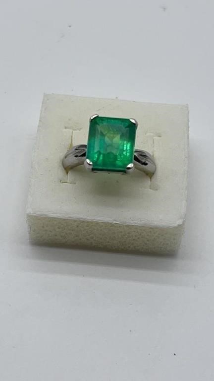 Natural 9ct Emerald on 925 silver size 6.5 ring