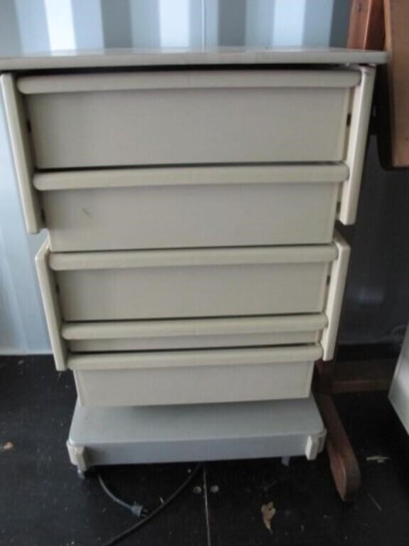 5 DRAWER MEDICAL CABINET 23W, 21D  37H  ON WHEELS