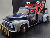 AWESOME! 53' F100 Tow Truck - 1/18 - Road Legends