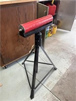 ADJUSTABLE ROLLING STAND WITH TRI LEG SUPPORT