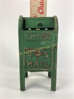 Cast iron US Mail mailbox coin bank