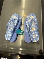 2 pair kids large size 4/5 blue flip flops