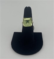 14K Gold Ring Size 6 Peridot Stone -