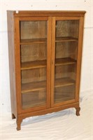 2 Door Oak Cabinet 58.5"x37.5"x13"