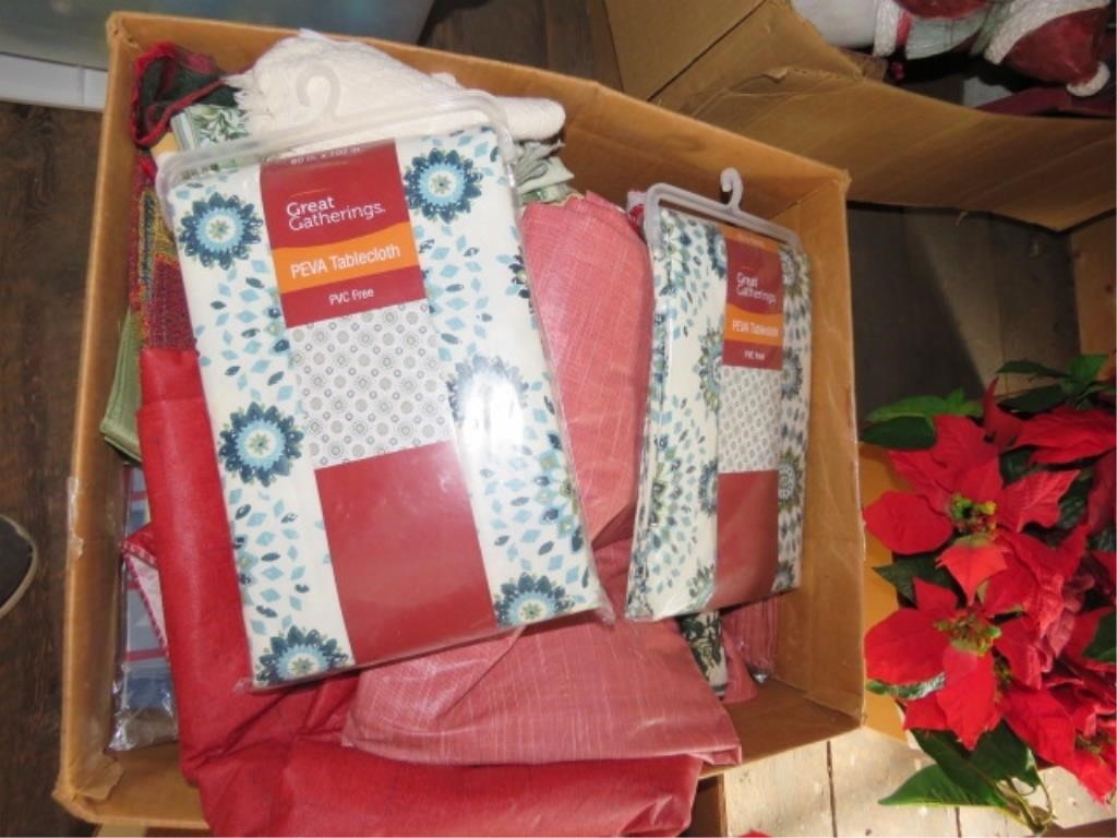 BOX OF LINENS, CHRISTMAS