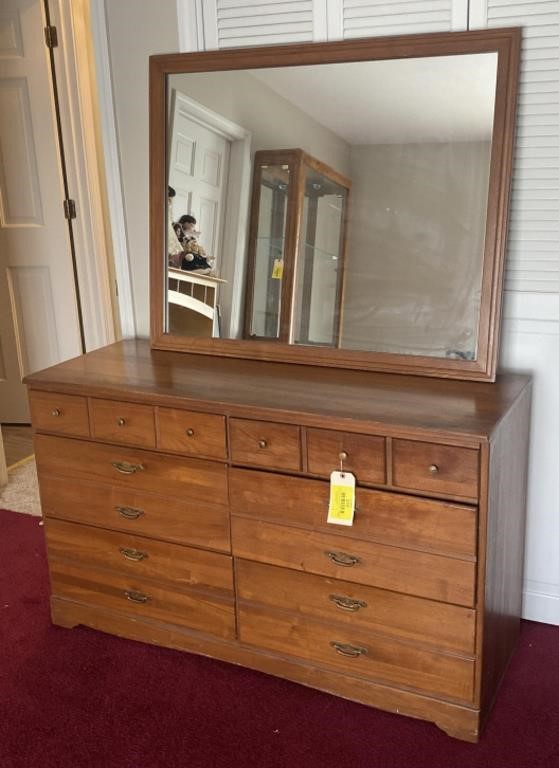 Kroehler 6 Drawer Dresser with Vanity Mirror,