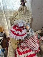 VINTAGE DOLLS AND PILLOWS