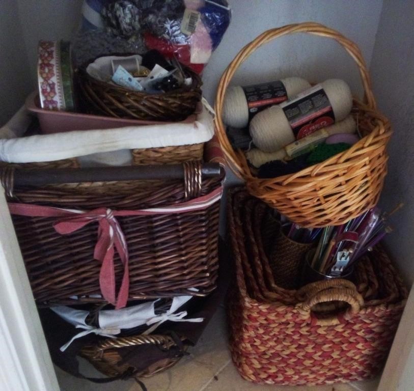 F - MIXED LOT OF BASKETS W/ CONTENTS (K132)