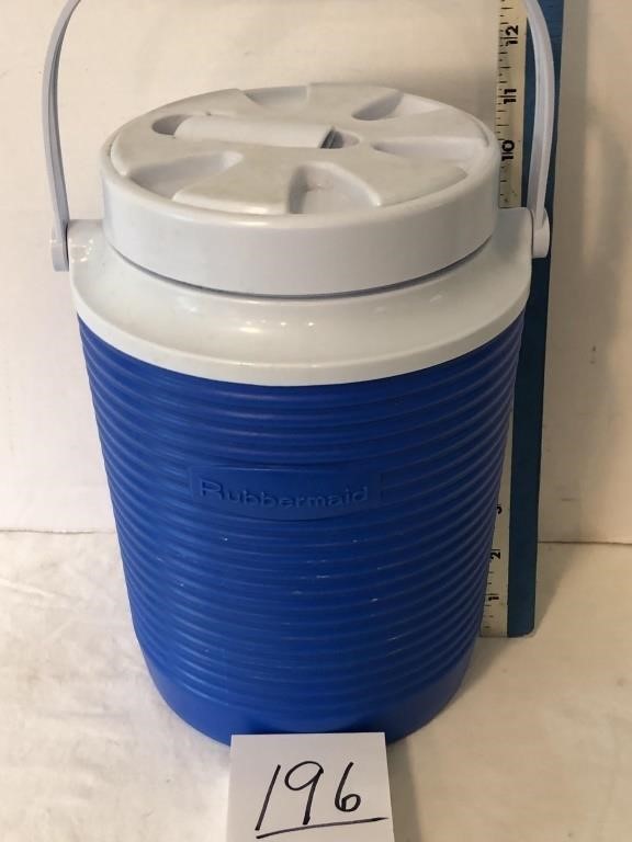 Rubbermaid water jug