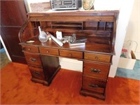Roll Top Desk w/7 Drawers(Good Condition)