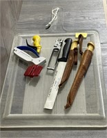 CUTTING BOARD AND KNIVES