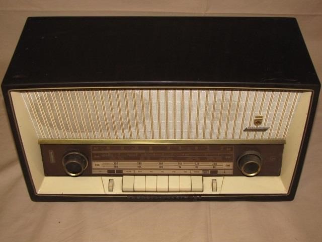 Grundig Radio, Model 2220 CA, West Germany, | The Auction Guy