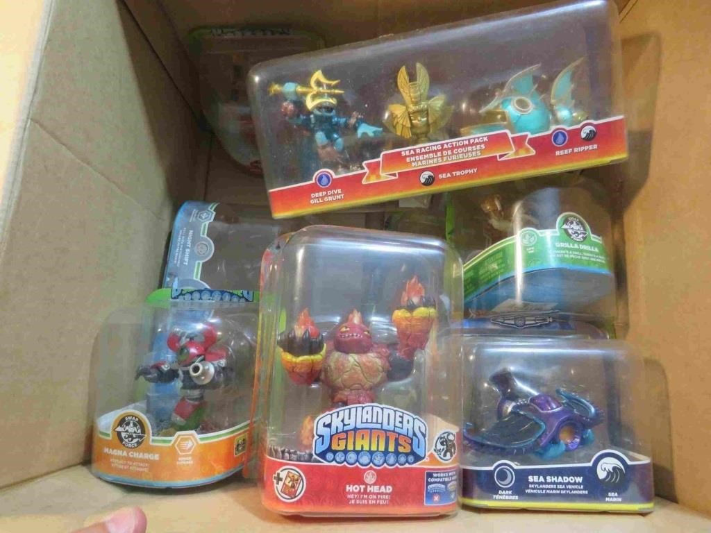 Box Lot 12 Skylander Action Figures & Sets