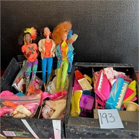 1985 Barbie case Barbies & clothes