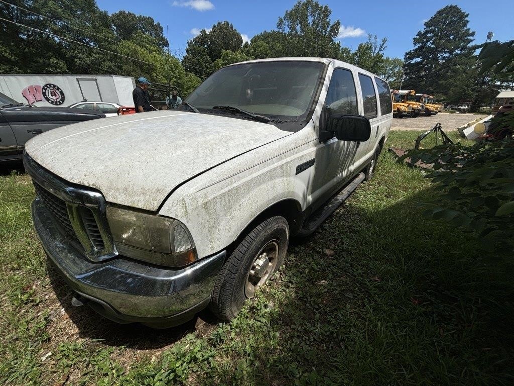 '03 FORD EXCURSION, BAD MOTOR-HAS TITLE