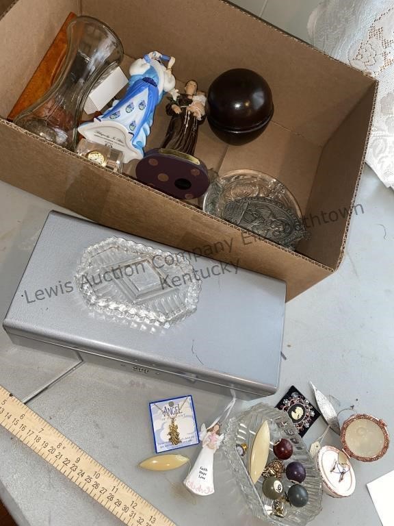 Miscellaneous box lot includes assortment of