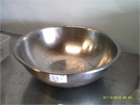 Lot of 2 Mixing Bowls 22"