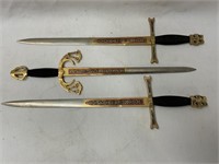 3 SMALL SWORDS
