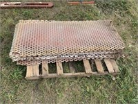 8 pieces of Coated Hog Grating