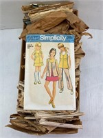 LARGE LOT OF VINTAGE SIMPLICITY SEWING PATTERNS