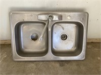 Stainless steel kitchen sink.