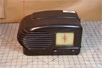 Radio - vintage Bakelite table-top style