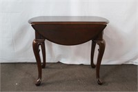 Wood drop leaf end table with Queen Anne Legs