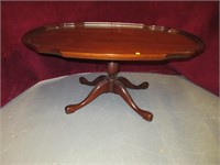 LOVELY SCALLOPED EDGE COFFEE TABLE