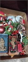 Lot with vintage Christmas decorations