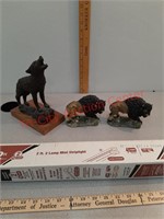 Shelf display wolf and buffalo decor and