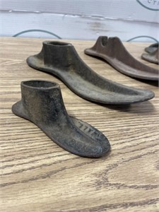 Cobblers cast iron shoe forms, anvil & hammer