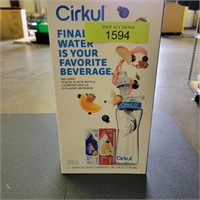 Cirkul water bottle and 1 flavor(one missing)