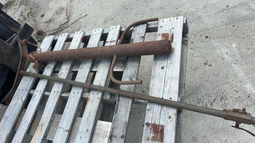 Pallet w/Calf Puller and Heavy Metal Hand Post