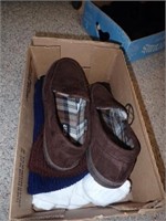 Men's Slippers  - 8/9, Box of Socks