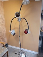 Heat lamp with 4 bulbs