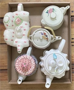 Ceramic Teapots, Couch 7"