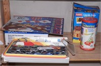 Vintage toy lot: Tinker toys, Lincoln Logs,