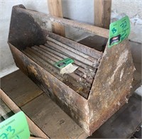 Metal Tool Box, 22x8x13in 
*contents not