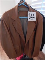 MENS TAN LEATHER SPORTS COAT SIZE 40R?