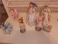 7 porcelain figures.