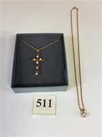 GOLD TONE NECKLACE WITH STUD PENDANT GOLD TONE