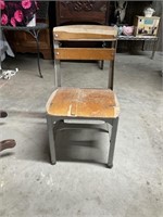 VINTAGE CHILD'S CHAIR