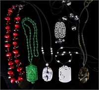 5 Pendant Necklaces & 1 Beaded Necklace w/Box