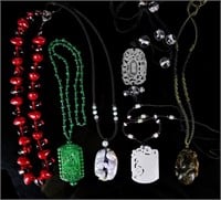5 Pendant Necklaces & 1 Beaded Necklace w/Box