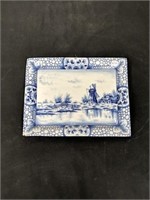 8.5x 6 blue and white decorative plate. See