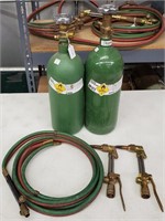 2 Oxygen Tanks & Hose With 2 Torch Handles