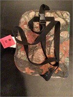 Hunting cushion Camouflaged with adjustable belt