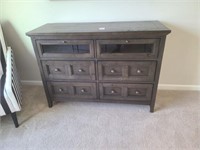 DRESSER